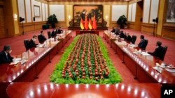 中国国家主席习近平与德国总理朔尔茨在北京人大会堂举行会谈。(2022年11月4日)