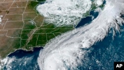 美国国家海洋和大气管理局(NOAA)提供的卫星气象图显示飓风“伊恩”在墨西哥湾上空,拍摄于2022年9月27日美东时间下午4点26分。