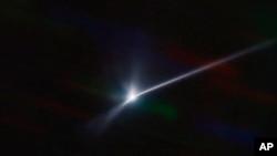 美国航空航天局飞船撞击双卫一小行星所产生的烟云。(2022年9月26日)