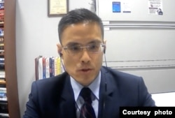 美国新泽西拉马波学院政治系副教授陈鼎。(截图自采访视频)