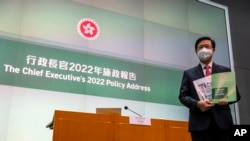 香港特首李家超在香港立法会发表他上任后的第一个施政报告。(2022年10月19日)
