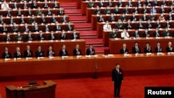 中共领导人习近平在北京的人民大会堂出席中共二十大开幕式。(2022年10月16日)