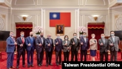 台湾总统蔡英文2022年4月15日在台北会晤到访的美国国会议员代表团。(照片来自台湾总统府网站)