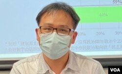 香港伍伦贡学院社会科学院助理教授李敏刚认为,中国大陆的”动态清零”政策也可以有不同的应对,并非铁板一块不能讨论 (美国之音/汤惠芸)