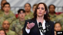 美国副总统哈里斯(Kamala Harris)4月18日在范登堡太空部队基地发表演讲。