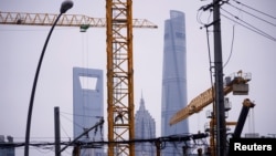 资料照:上海陆家嘴金融区附近的一处建筑工地。(2020年7月16日)