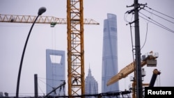 资料照:上海陆家嘴金融区附近的一处建筑工地。(2020年7月16日)