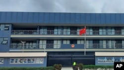 资料照片:位于霍尼亚拉的中国驻所罗门群岛大使馆。(2022年4月1日)
