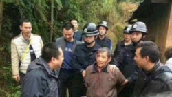 2017年3月17日,江西赣州村民明经国用镰铲砍杀在动员强拆的乡人大主任后被抓捕。(网友推特图片)