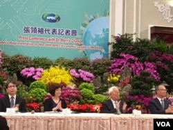 台湾总统府11月12日举行2018年APEC经济领袖会议代表团行前记者会(美国之音许宁摄影)