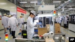 图为华为公司设在广东东莞的手机生产线(2019年3月6日摄)。