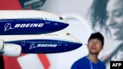 在中国广东珠海举行的2018中国航空展上展出的波音777X机型。(2018年11月7日)
