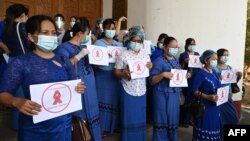 CDM လုပ်တဲ့ တက္ကသိုလ် ဆရာမများ