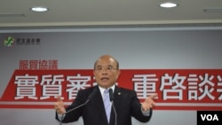 民进党主席苏贞昌驳斥马英九(美国之音申华拍摄)