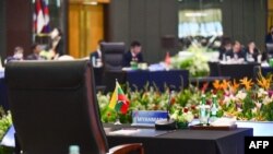 အင်ဒိုနီးရှားနိုင်ငံ ဂျာကာတာမြို့တော်မှာ ကျင်းပခဲ့တဲ့ အာဆီယံခေါင်းဆောင်များအစည်းအဝေးအတွင်း မြန်မာဘက်က တက်ရောက်သူမရှိ (အောက်တိုဘာ၊ ၂၀၂၂)