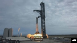 SpaceX在德克萨斯州发射台上完成了史上最大运载火箭静态点火测试。(2023年2月9日)