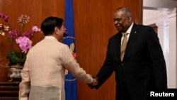 美国国防部长奥斯汀2023年2月2日与菲律宾总统小马科斯会面。(路透社)