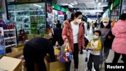 图为北京一家购物中心。(2023年1月11日)