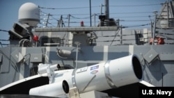 美国杜威号导弹驱逐舰上配置的激光武器系统(U.S. Navy)