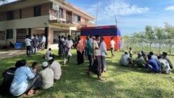 ရိုဟင်ဂျာနေရပ်ပြန်ရေး ဆွေးနွေးဖို့ မြန်မာကိုယ်စားလှယ်အဖွဲ့ ဘင်္ဂလားဒေ့ရှ်ရောက်ရှိ
 ရိုဟင်ဂျာနေရပ်ပြန်ရေး ဆွေးနွေးဖို့ မြန်မာကိုယ်စားလှယ်အဖွဲ့ ဘင်္ဂလားဒေ့ရှ်ရောက်ရှိ