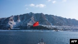 从中国边境城市丹东一侧看到的分隔中国和朝鲜的鸭绿江。(2018年1月10日)