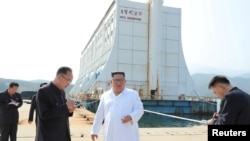 朝鲜领导人金正恩视察金刚山旅游项目(资料照,2019年10月23日)