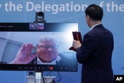 台湾外交部长吴钊燮在台北与对华政策跨国议会联盟(IPAC)共同主席包瑞翰进行视频对话。(2022年11月3日)