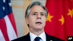 资料照:美国国务卿布林肯在印度尼西亚巴厘岛与时任中国外长王毅会面。(2022年7月9日)