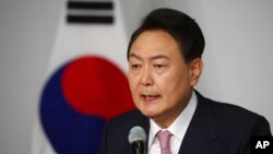 尹锡悦当选韩国第20任总统后在首尔的记者会上讲话。(2022年3月10日)
