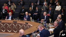 拜登总统在布鲁塞尔与盟国领导人举行北约峰会。 (2022年3月24日)