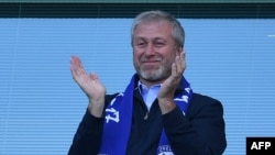 英超足球队车路士(Chelsea Football Club)的老板阿巴莫域治。