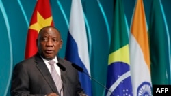资料照片:南非总统西里尔·拉马福萨(Cyril Ramaphosa)于2019年11月13日在巴西利亚举行的金砖国家商业理事会会议上发表讲话。