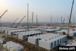 资料照:中国河北省石家庄建造可以容纳数千人的方舱。(2021年1月16日)