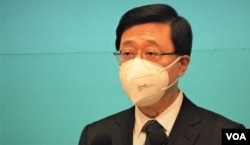 李家超没有回应是否收到北京就国安法释法事宜的回覆,他相信法庭可处理事件,现阶段不宜评论 (美国之音/汤惠芸)