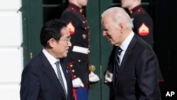 2023年1月13日,拜登总统在白宫南草坪迎接到访的日本首相岸田文雄。