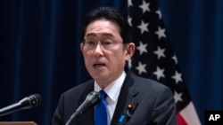 日本首相岸田文雄在华盛顿一个记者会上讲话。(2023年1月14日)