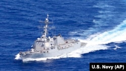 美国海军伯克级导弹驱逐舰“桑普森”号穿越台湾海峡。(2022年1月25日)