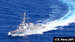 美国海军伯克级导弹驱逐舰“桑普森”号穿越台湾海峡。(2022年1月25日)