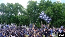 上千民众2022年6月12日在英国伦敦出席香港反送中运动“612抗议”三周年纪念活动。(美国之音记者郑乐捷)