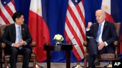 拜登总统2022年9月22日在纽约联合国大会期间会晤菲律宾总统费尔迪南德·小马科斯。(美联社)