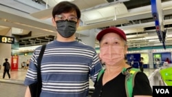 两名元朗7-21事件受害人苏先生与林婆婆,7月21日重返事发的元朗西铁站附近接受访问,诉说他们在事件中无故遇袭的亲身经历 (美国之音/汤惠芸)