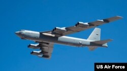 美国空射快速反应武器(ARRW)AGM-183A 5月12日在加州海岸外对其助推火箭进行的试射中,取得连续第二次的成功。图为2022年7月12日,一架B-52H Stratofortress(同温层堡垒)战略轰炸机携带AGM-183A助推火箭进行试验。(照片截屏自美国空军官网)