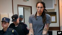 Фото: американська баскетболіства Бріттні Ґрайнер перед судовими слуханнями, Москва, 4 серпня 2022 року