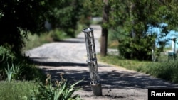 Фото: порожній контейнер кластернх боєприпасів поблизу Харкова, Україна, 10 червня 2022 ркоу. REUTERS/Іван Альварадо