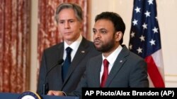 Фото: держсекретар США Ентоні Блінкен під час виступу посла у справах міжнародної релігійної свободи Рашада Хусейна щодо звіту про Релігійні свободи в світі за 2021 рік, 2 червня 2022 року, Вашингтон (AP Photo/Алекс Брендон)