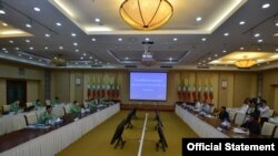နိုင်ငံတော်ငြိမ်းချမ်းရေးဆွေးနွေးရေးအဖွဲနဲ့ အမျိုးသားဒီမိုကရက်တစ်မဟာမိတ်အဖွဲ့ NDAA (မိုင်းလား) ဒုတိယဥက္ကဋ္ဌ ဦးဆောင်သော ကိုယ်စားလှယ်အဖွဲ့ ဒုတိယနေ့ တွေ့ဆုံဆွေးနွေးစဉ် (ဇွန် ၆၊ ၂၀၂၂/ ဓာတ်ပုံ-တပ်မတော်သတင်းမှန်ပြန်ကြားရေး)