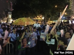 香港多个团体举行示威 呼吁习近平立即释放身诺贝尔和平奖得主刘晓波(美国之音海彦拍摄)