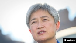 澳大利亚外交部长黄英贤在纽约出席联合国大会期间在记者会上讲话。(路透社2022年9月20日)