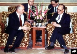 1989年5月16日,前苏联领导人戈尔巴乔夫和前中共总书记赵紫阳在北京举行会谈。