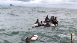 လှေစီးပြေး ရိုဟင်ဂျာ ၅၀ ကျော် ထိုင်းရေလုပ်သားတွေ ကယ်တင်  လှေစီးပြေး ရိုဟင်ဂျာ ၅၀ ကျော် ထိုင်းရေလုပ်သားတွေ ကယ်တင်